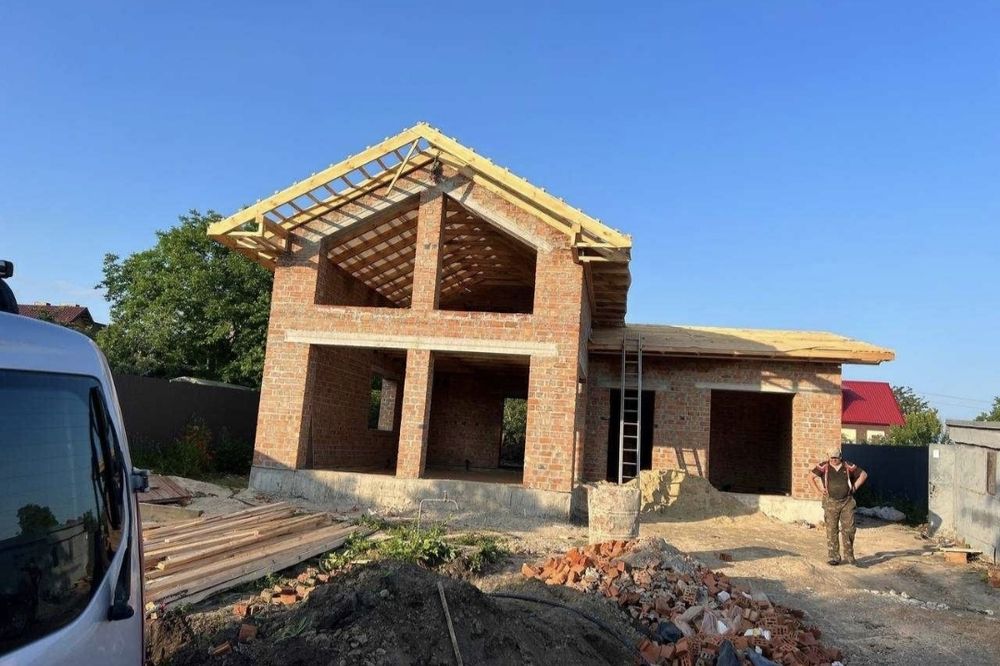 Встановлення дахів | Комплексні роботи, доставка та монтаж матеріалів