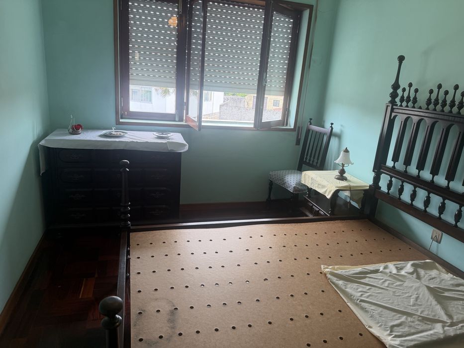 Quarto completo em mogno
