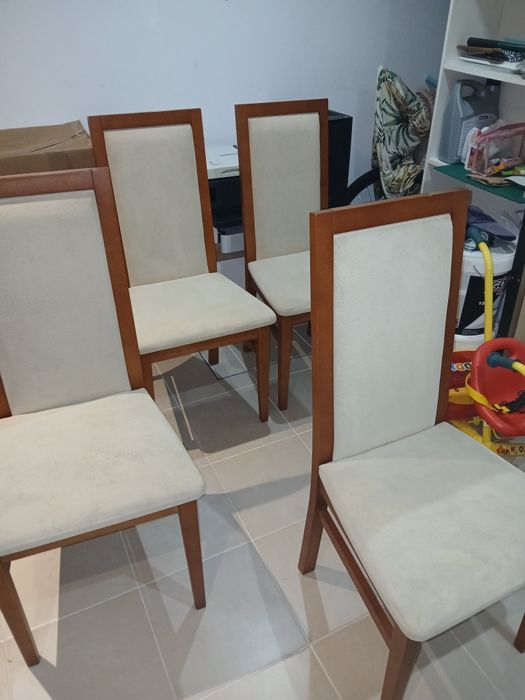 4 cadeiras  com  oferta das forras