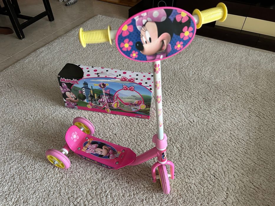 Trotinete infantil Disney Minnie rosa – como nova