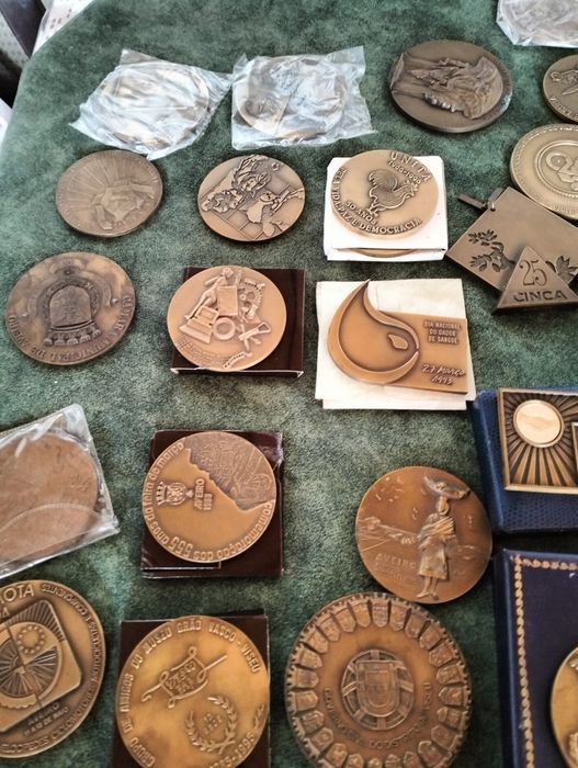 Lote de 60 medalhas