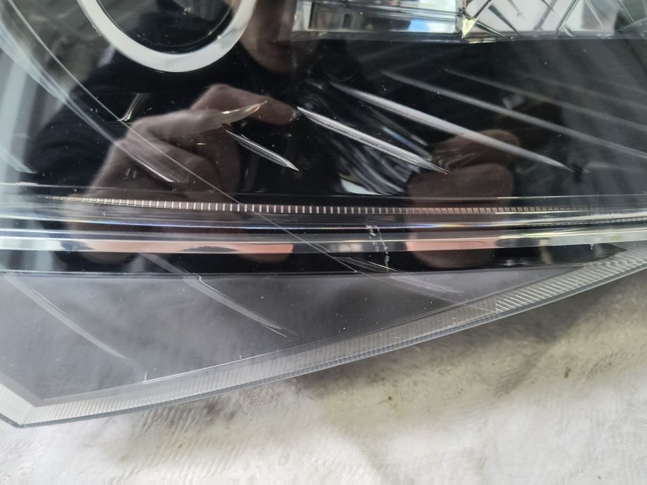 Lampa xenon prawa Skoda Superb III 3 Europa reflektor przedni prawy
