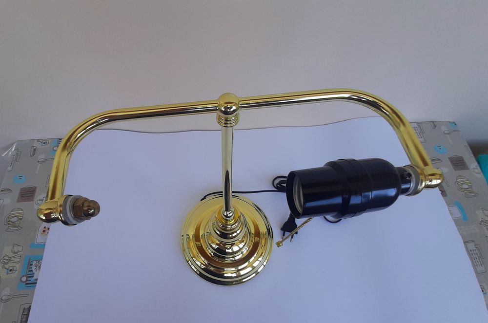 Настольная лампа новая без плафона