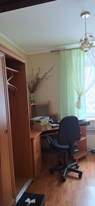 Продається трикімнатна квартира