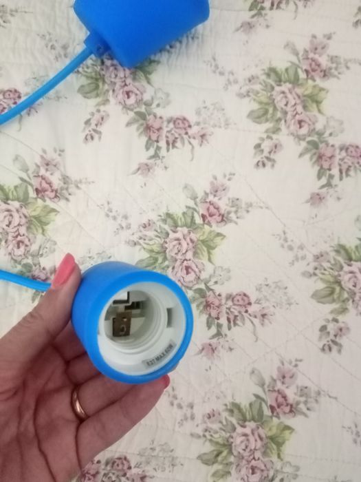 Casquilho e suspensão azul