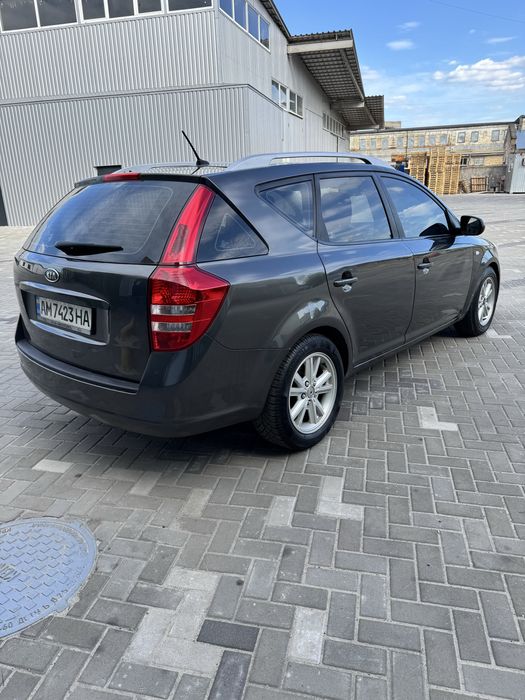 Kia Ceed 2011 года 1,6 crdi