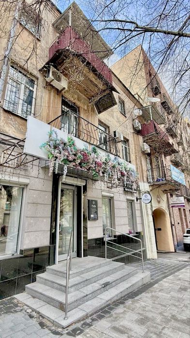 Оренда приміщення на червоній лінії, магазин, центр, Воскресенська