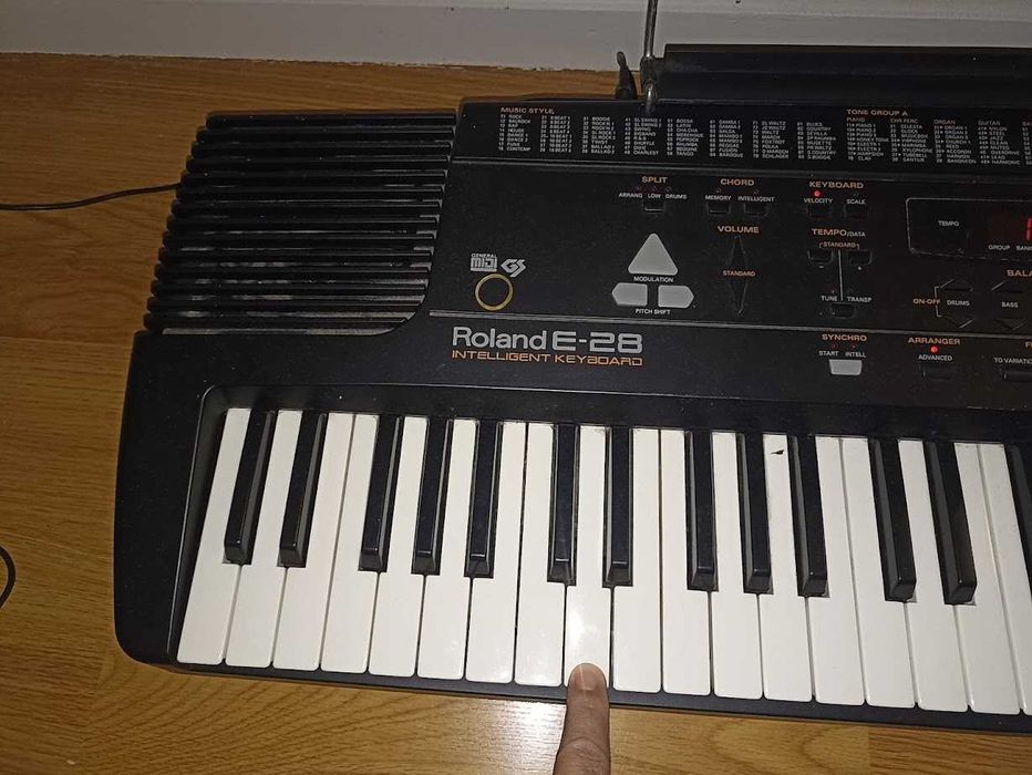 Piano Digital Roland E-28