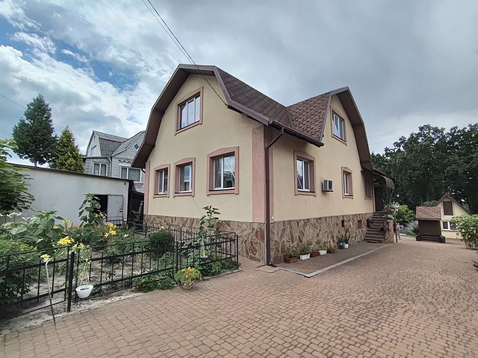 Продається цегляний будинок в мальовничому місці Василькова. 120000$