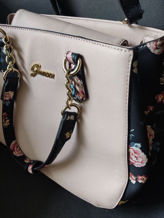 Guess torebka damska pojemna 30/20/10 kwiaty pudrowy róż