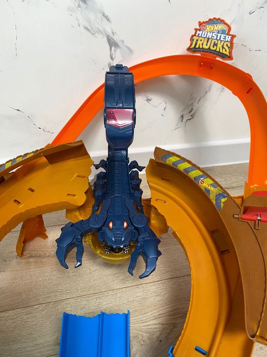 Трек Hot Wheels хот Вілс Жало Скорпіона Monster Trucks Scorpion