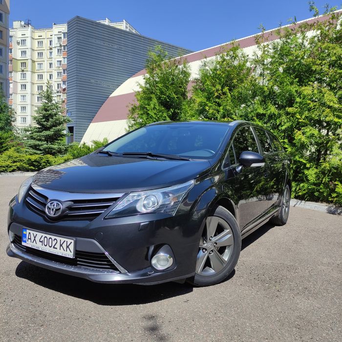 Toyota avensis . 2 л дизель 2014 г