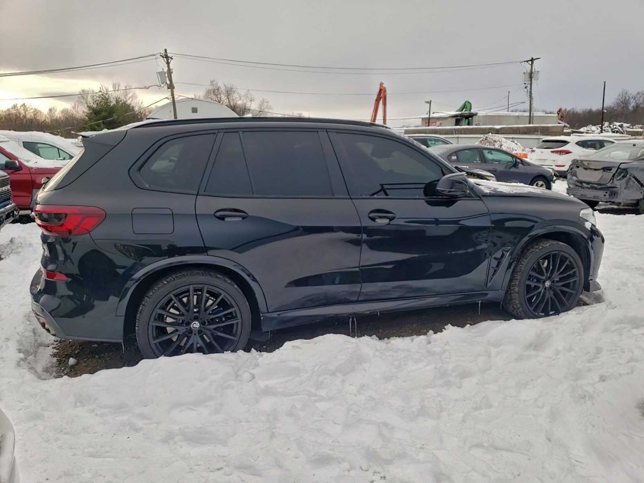 BMW X5 M50i      2022