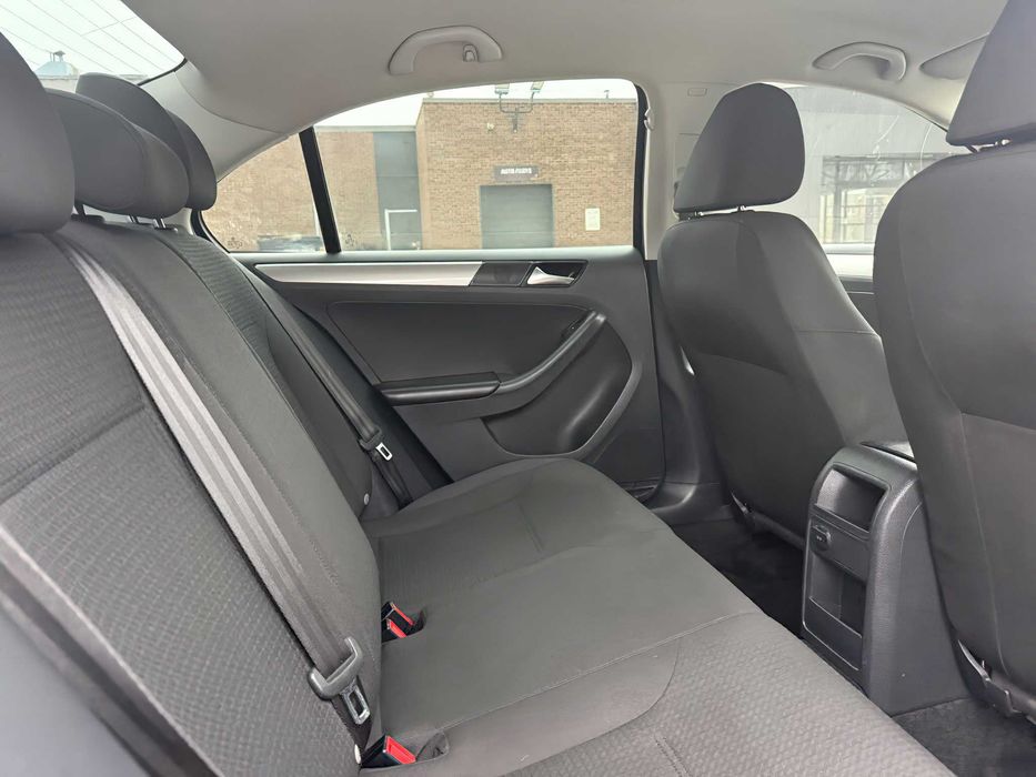Volkswagen Jetta      2016