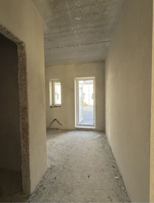 Продаж таунхауса в с. Крихівці, готовий до ремонту