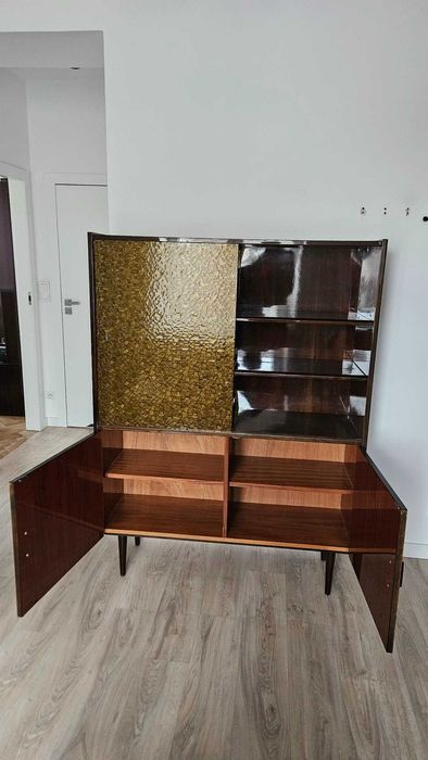 Kredens z czasów PRL