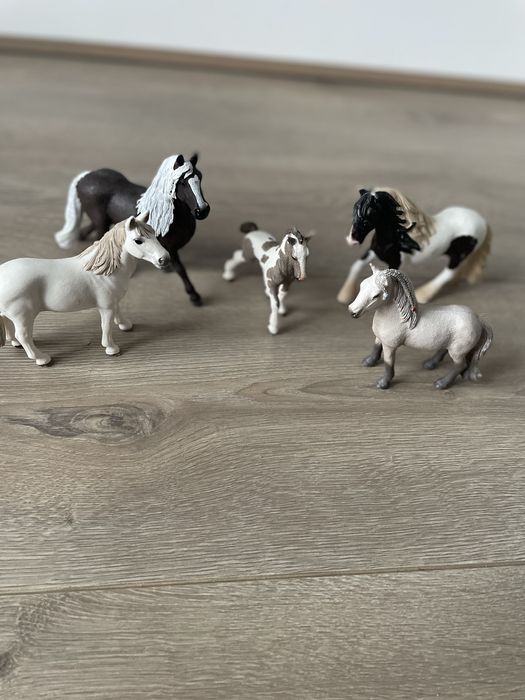 Zestaw koni Schleich