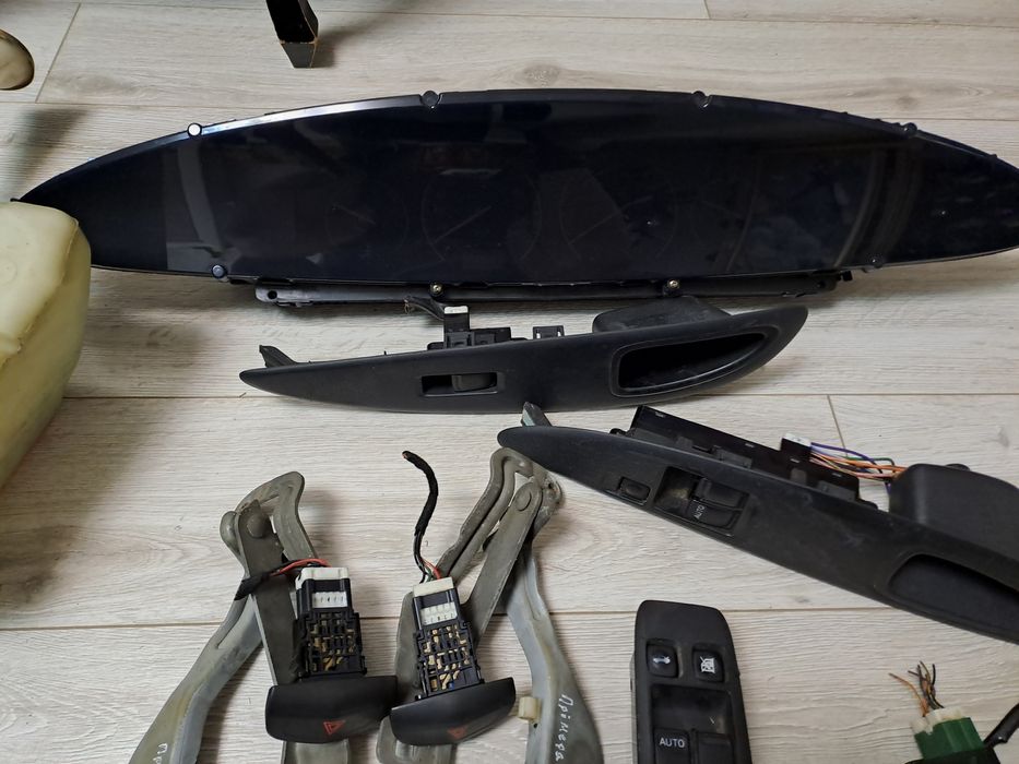 Дзеркало/ Приборна панель Nissan Primera P12