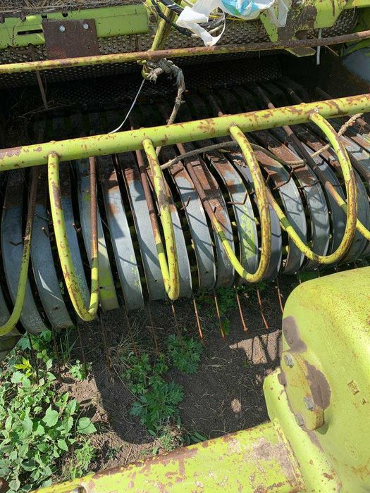 Прес підбирач рулонний Claas Rollant 44