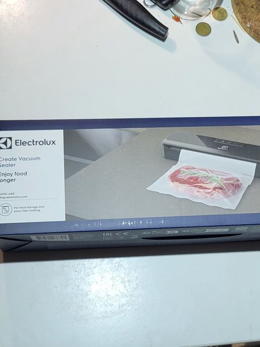 Вакууматор Electrolux E4VS1-4AG Новий