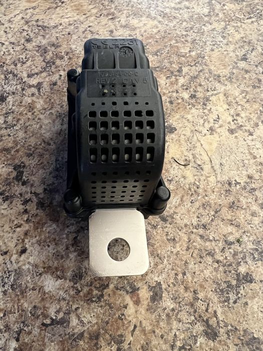 Пиропатрон основної батареї Tesla Model 3/Y 1064689-00-J