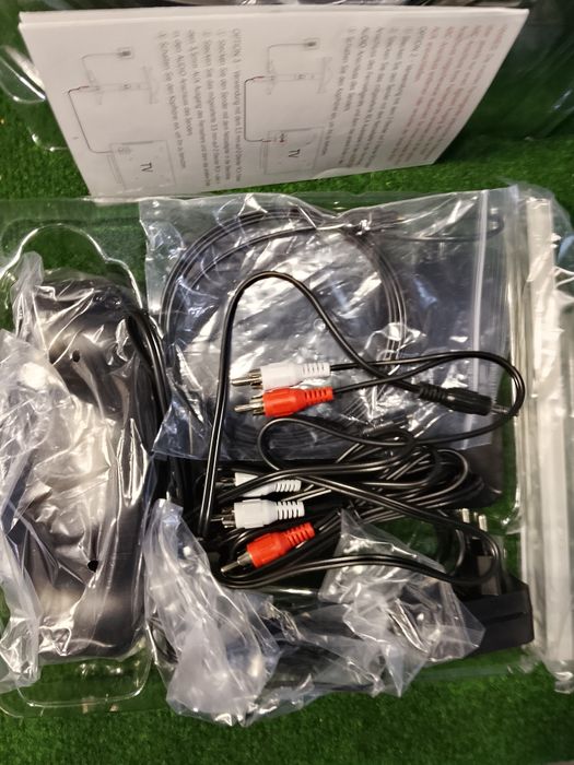 Zestaw dwóch słuchawek bezprzewodowych nowych