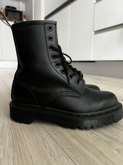 Buty marki dr. Martens, model vegan 1416