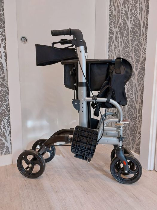 Chodzik czterokołowy ( nowiutki )