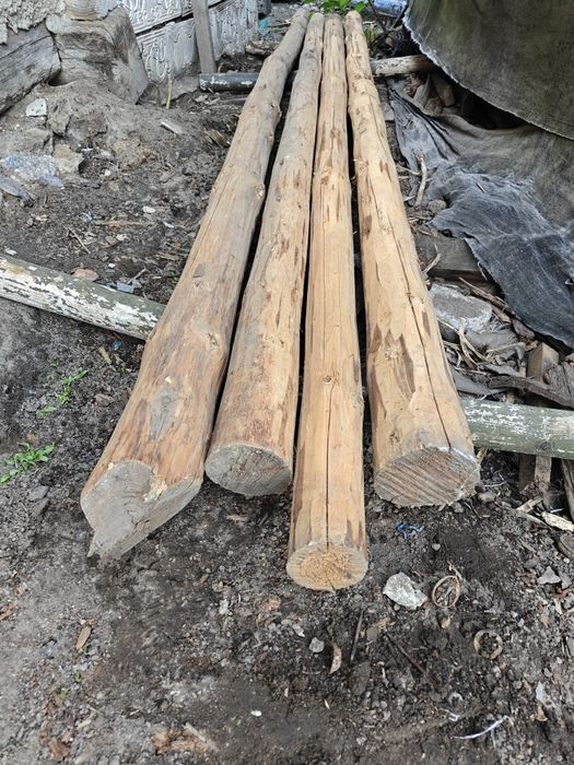 Продам стовпчики 3м  дерев'яні сухі