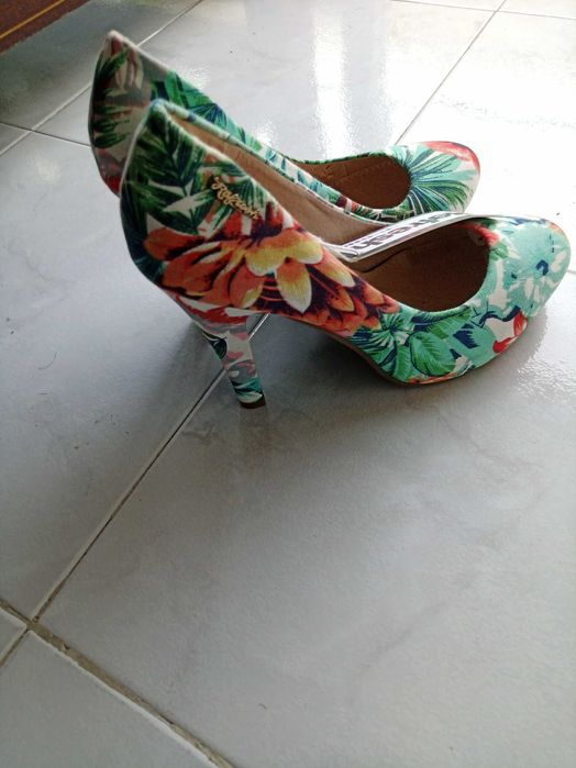 Sapatos de Salto Alto - NOVOS