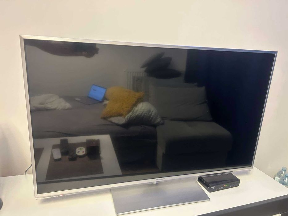 Panasonic 3D Viera TX-L42ET60E + 4 pary okularów 3D