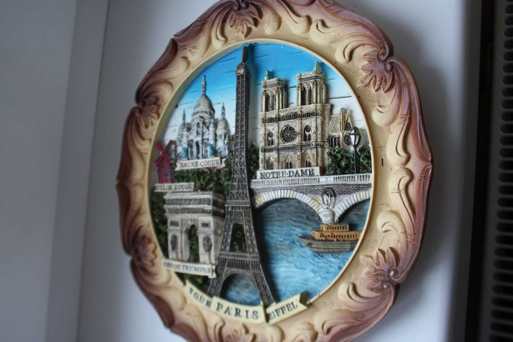 Декоративная настенная тарелка PARIS.