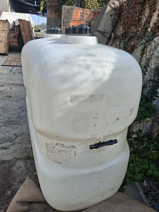 Depósito gasóleo 1 000 LT ,novo,para aquecimento central.