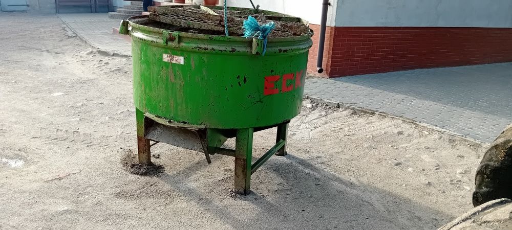 Betoniarka na wom  800 litrów