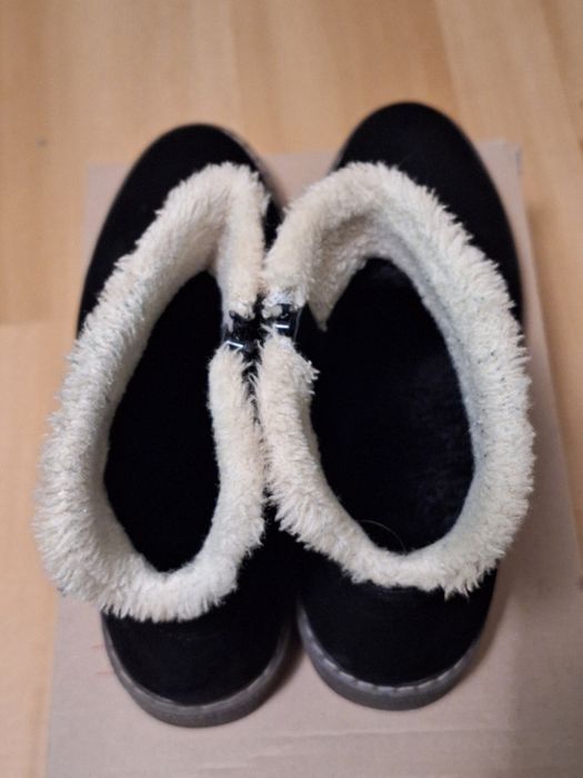 Botki, śniegowce czarne zamszowe, ocieplane, rozm. 38