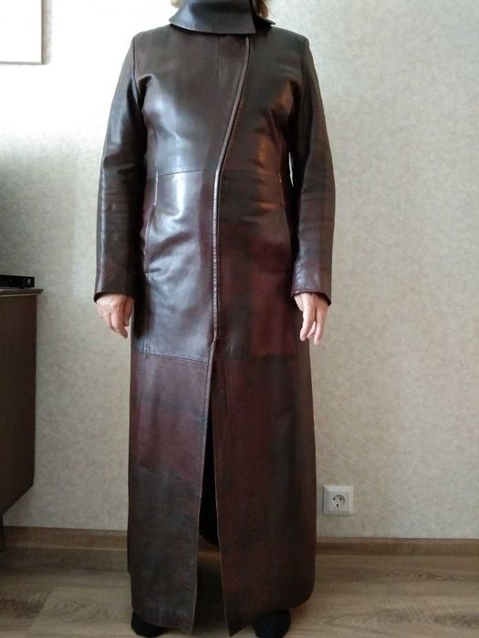 Кожаное, женское пальто.