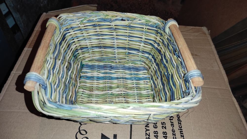 Kwadratowa osłonka wiklinowa