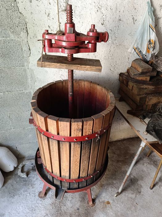 Prensa de Vinho Manual Tradicional
