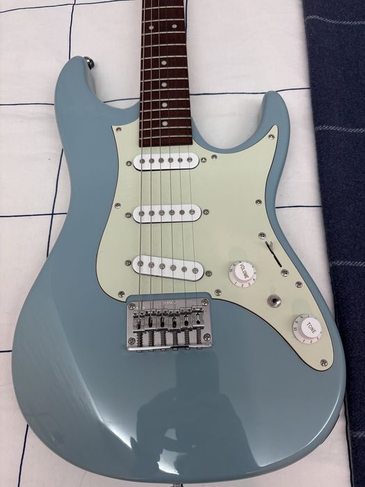 Guitarra Ibanez AZES31 + amplificador Crush 20L