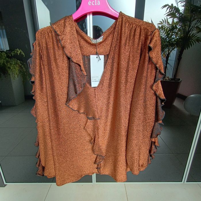 Camisola nova dourada fina Nakuro M