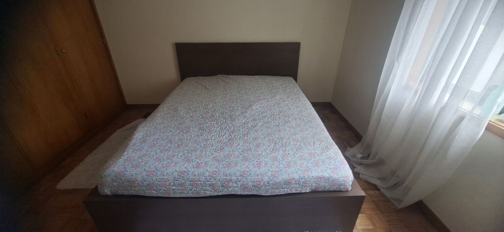 Cama e comoda Malm