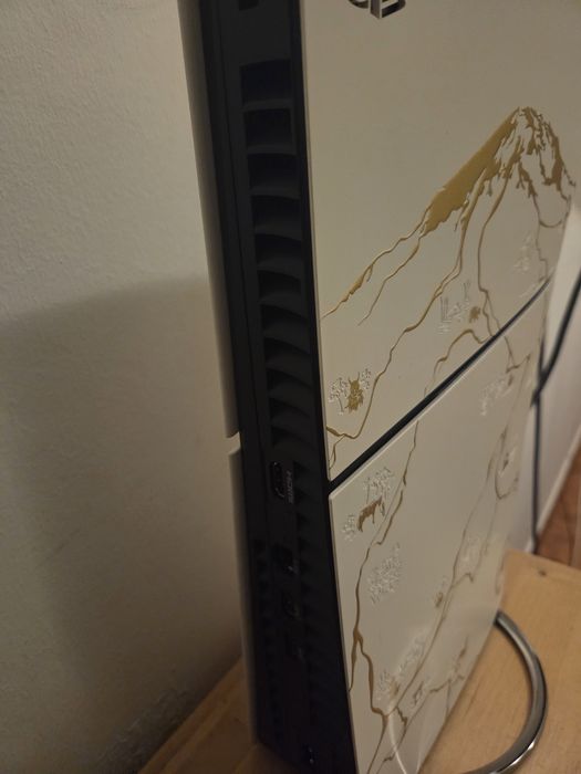 Vendo ps5 slim com 4 jogos e 1 comando , edição Ghost of Yotei