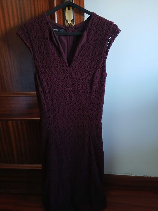 Vestido em Crochê Bordeaux Marca Mango