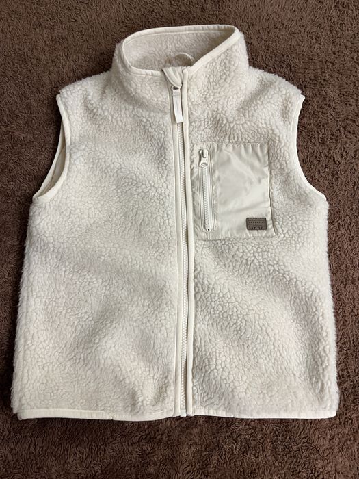 Жилетка на синтепоне 122-128;жилетка весенняя,желетка молочная,жилетка