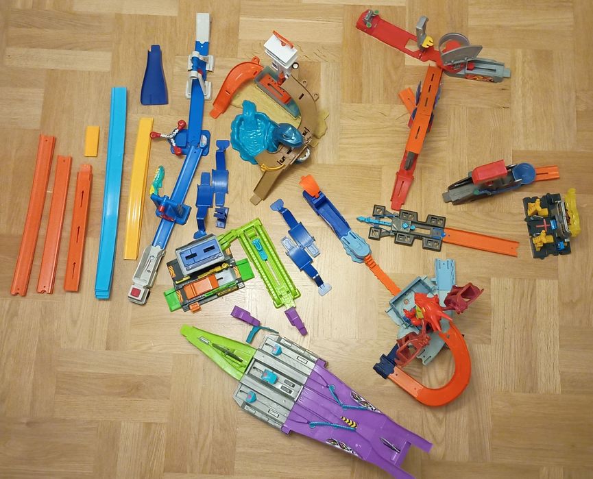 Mix Tory i zestawy Hot wheels.