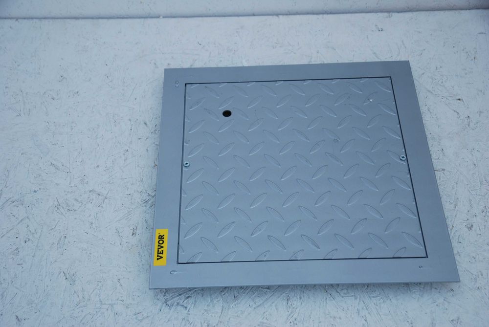 Stalowa pokrywa włazu