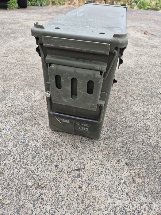 Герметичні металеві контейнери