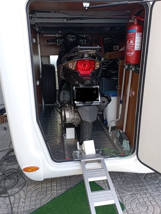 Autocaravana Perfilada Cama Central e Basculante