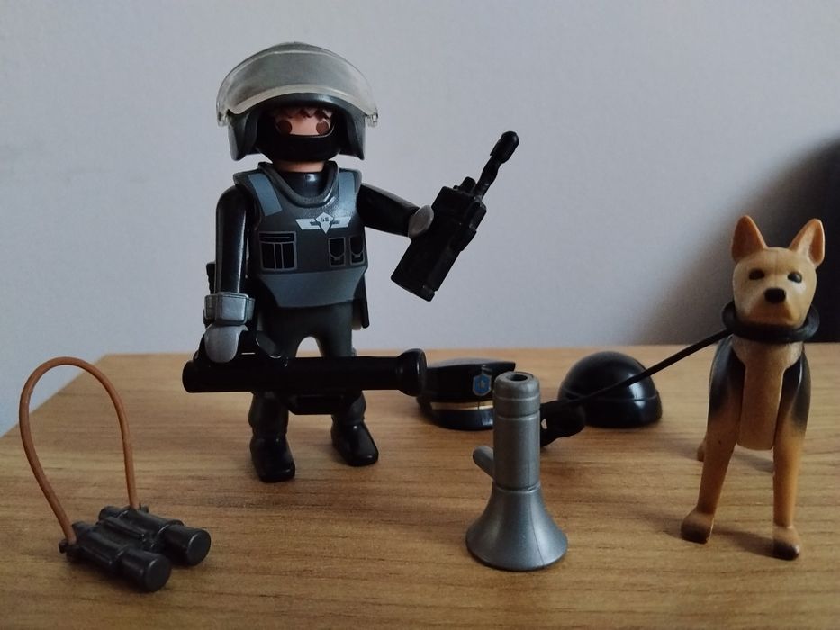 Playmobil - Policjant z psem