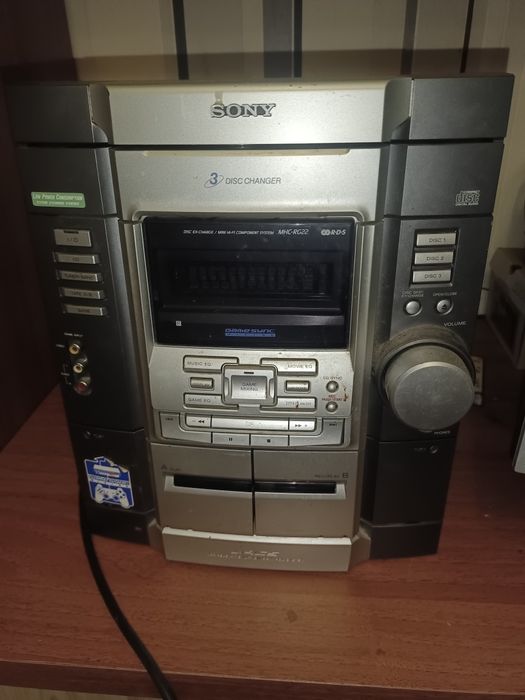 Музикальний центр  SONY.